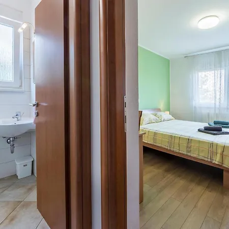 Gorgeous Apartment In Pula With Wifi *