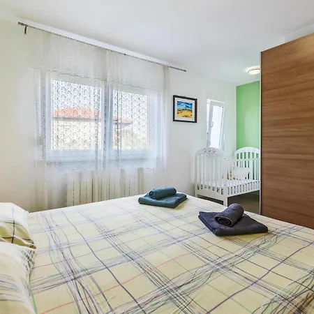 Gorgeous Apartment In Pula With Wifi * Pula