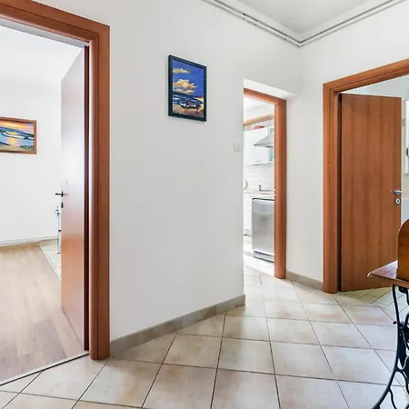 Gorgeous In With Wifi Apartament Pula